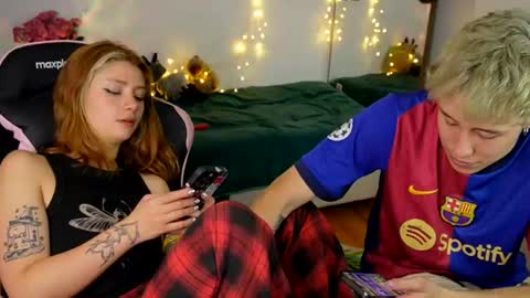 manzana_y_cebollin online show from July 22, 6:16 am