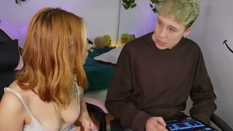 manzana_y_cebollin online show from July 30, 2:41 am