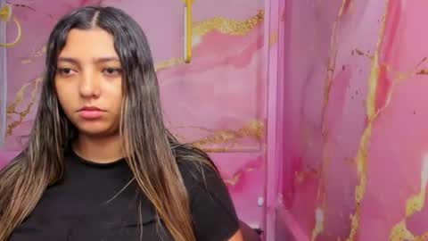 maraluna_ online show from August 6, 5:23 pm