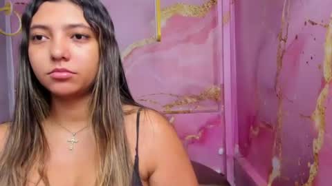 maraluna_ online show from August 10, 12:39 pm