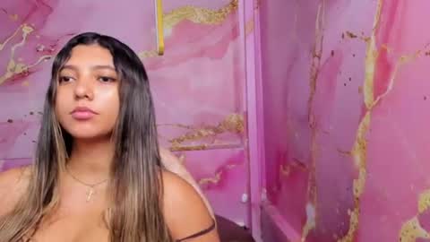 maraluna_ online show from August 10, 4:19 pm