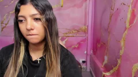 maraluna_ online show from August 15, 1:26 pm