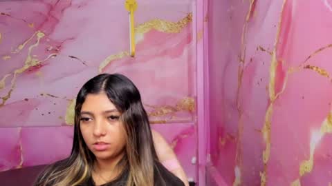 maraluna_ online show from August 15, 2:32 pm