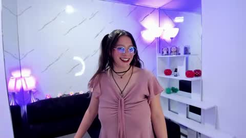 maramartinez_ online show from August 5, 7:45 pm