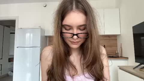 Mia online show from August 7, 8:25 am