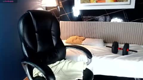 marcoviolet online show from August 7, 1:49 am