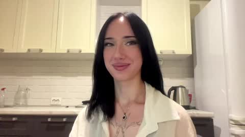 Isabella online show from August 2, 6:15 pm
