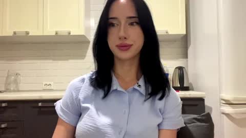 Isabella online show from August 6, 6:40 pm