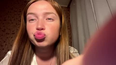 Chloe online show from July 27, 5:18 pm