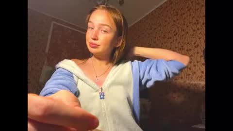 Chloe online show from August 15, 4:00 pm