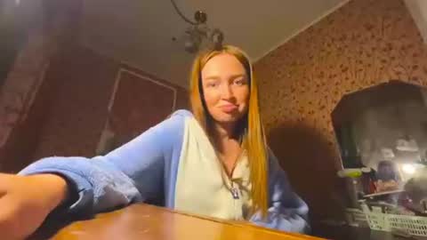 Chloe online show from August 15, 5:06 pm