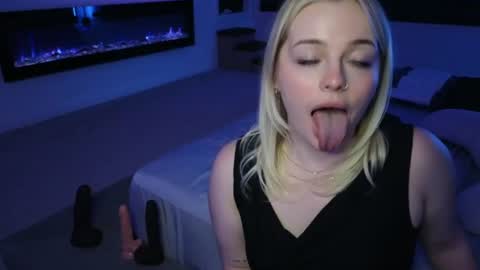 margot_robbie7 online show from July 24, 2:47 am