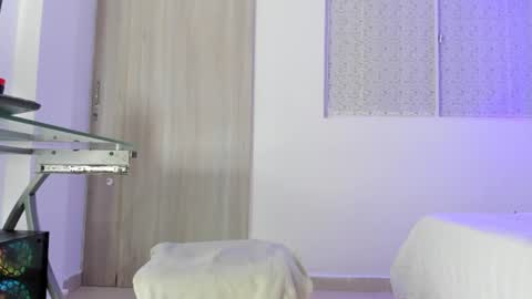 Mari Mendoza  online show from July 5, 8:12 pm