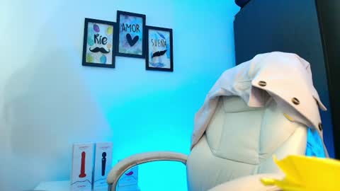 Leidy online show from August 4, 11:24 pm