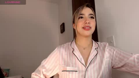 mariana_es online show from August 9, 5:19 am