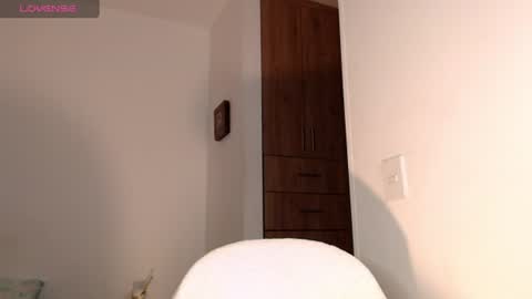 mariana_es online show from August 10, 1:40 am