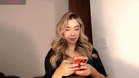 mariana_es online show from August 12, 4:59 am