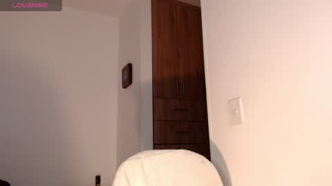 mariana_es online show from August 13, 2:25 am