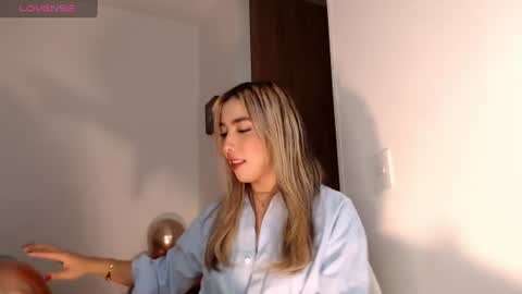 mariana_es online show from August 15, 3:32 am