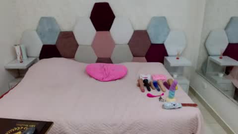 mariana online show from August 12, 12:35 am