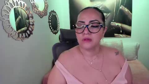 Mariana Lopez online show from August 15, 9:57 am