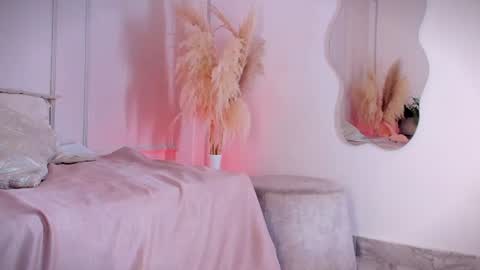 Maria Pettit online show from August 13, 8:39 am