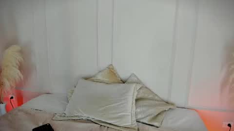 Maria Pettit online show from August 14, 4:49 am