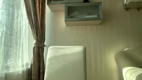 Jenny online show from August 11, 2:08 pm