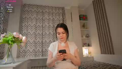 Lola online show from August 8, 2:50 pm