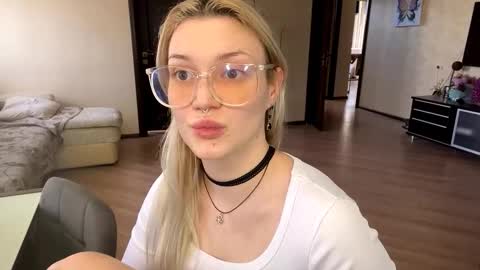 Hey Im Ash  I think together we can hit first 10 thumbs up online show from March 19, 10:29 am