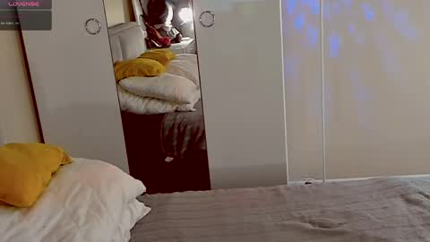 marika_degas1 online show from May 2, 9:08 pm