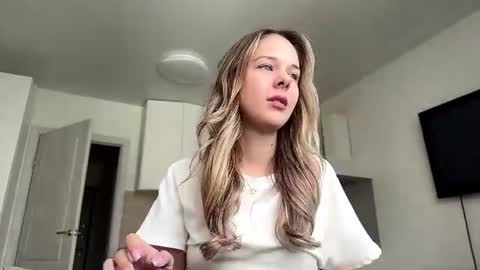Mari online show from August 12, 6:27 am