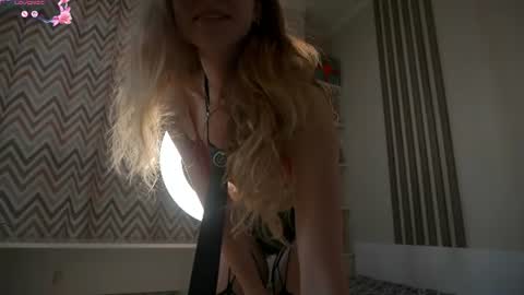 Kate online show from August 12, 7:33 am