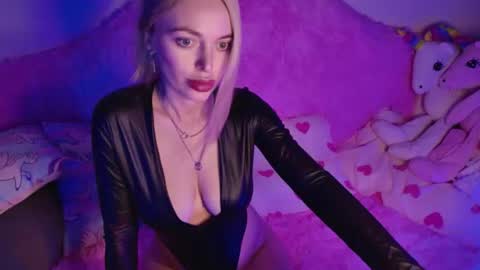 mariwell online show from August 1, 12:49 am