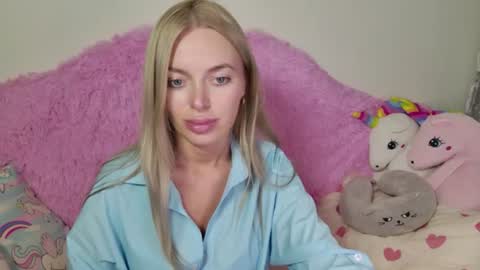 mariwell online show from August 11, 11:51 pm