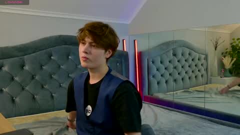 mark_ian_ online show from April 29, 5:15 pm