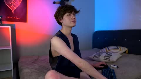 mark_ian_ online show from April 30, 7:06 pm