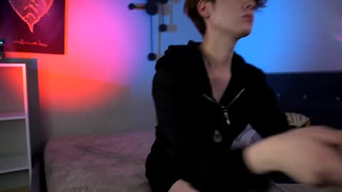 mark_ian_ online show from April 30, 8:12 pm