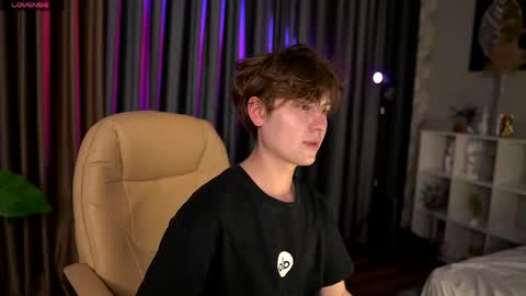 mark_ian_ online show from May 3, 8:25 pm