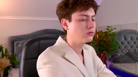 mark_ian_ online show from May 11, 3:36 pm