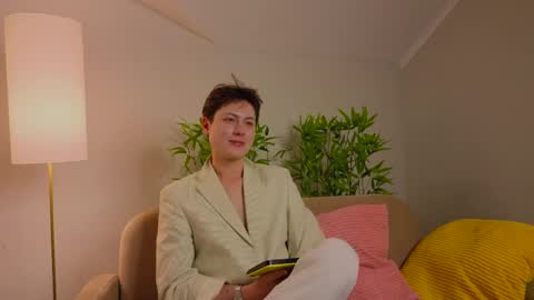 mark_ian_ online show from May 14, 7:13 pm