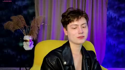 mark_ian_ online show from May 18, 3:56 pm