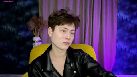 mark_ian_ online show from May 18, 5:13 pm