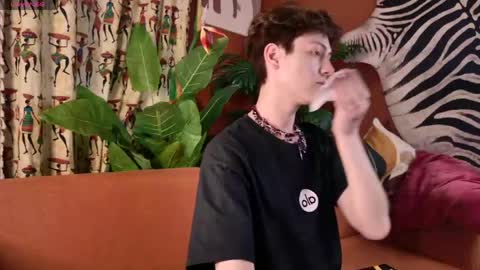 mark_ian_ online show from May 22, 3:14 pm