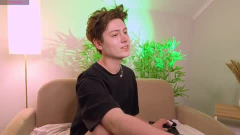 mark_ian_ online show from May 26, 5:47 pm