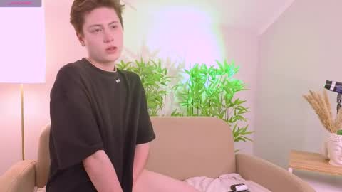 mark_ian_ online show from May 26, 8:10 pm
