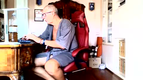 markmarkmark00 online show from August 5, 9:51 am