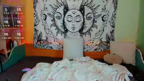 Julia online show from August 13, 8:17 am