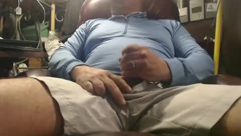 marrieddad19751975 online show from June 18, 4:56 am