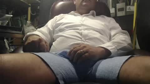 marrieddad19751975 online show from July 6, 2:26 am